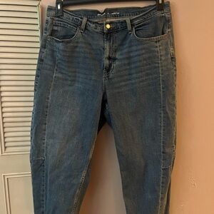 Old Navy Women's Barrel loose Jeans in vintage wash. Size 16.